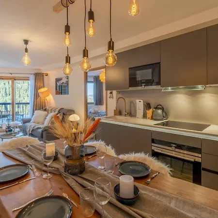 Standing Pres Des Pistes Avec Parking, Wifi - Fr-1-563-128 * Courchevel